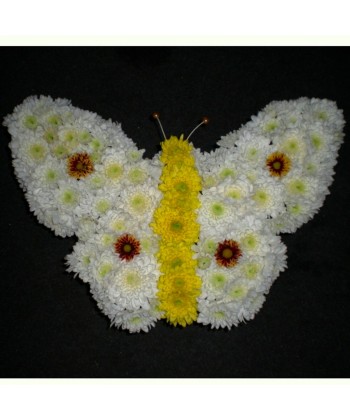 Aranjament din crizanteme in forma de fluture