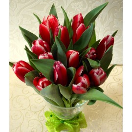 Livrare la domiciliu lalele rosii vaza