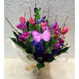 Buchet de primavara cu fluturasi