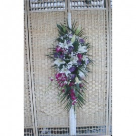 Lumanarie de nunta curgatoare cu crin, lisiantus, orhidee si gypso