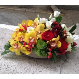 Aranjament cu orhidee, trandafiri si lisianthus