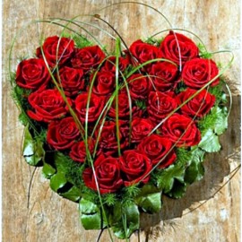 25 trandafiri rosii Red Berlin in aranjamentul dragostei
