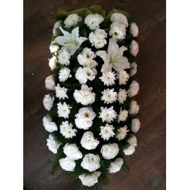 Jerba funerara din flori albe