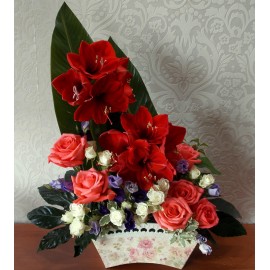 Aranjament trandafiri, eustoma si amaryllis online