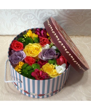 Cutie cu flori colorate, comanda cutie flori