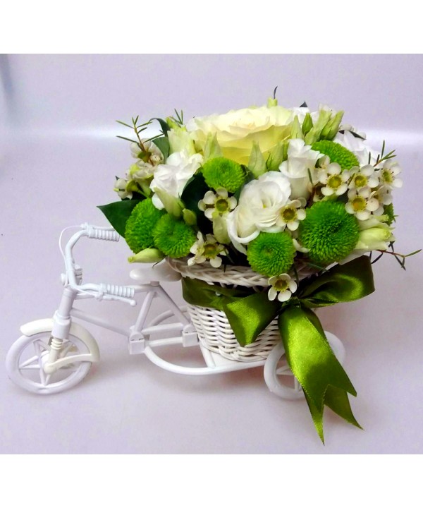 Aranajamet flori albe si verzi in cosulet