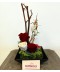 Aranjament ikebana cu 3 trandafiri criogenati in vas