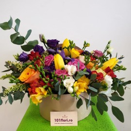 Aranjament flori colorate in cutie rotunda