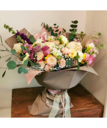 Buchet elegant flori multicolore, livrare buchet colorat