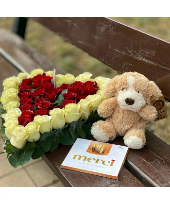 Cadou inima trandafiri, livrare ursulet si ciocolata