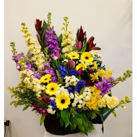Aranjament flori multicolore, livrare mix flori in cos