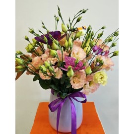 Aranjament lisianthus in vas, livrare Bucuresti si Ilfov