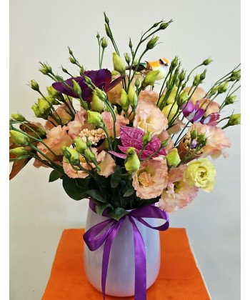 Aranjament lisianthus in vas, livrare Bucuresti si Ilfov