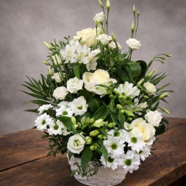 Aranjament flori albe, livrare cos flori albe