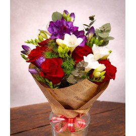 comanda buchet flori trandafiri si frezii