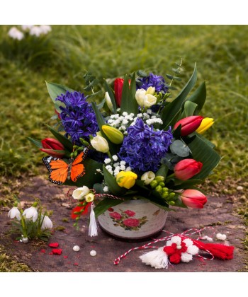 Aranjament flori primavara cu frezii, lalele si zambile