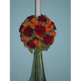 Lumanari de nunta pe rotund din trandafiri si mini-trandafiri