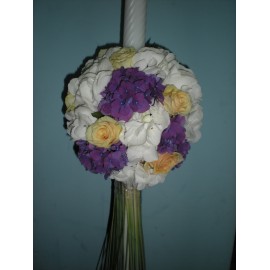 Lumanari de nunta pe rotund cu trandafiri si hortensia